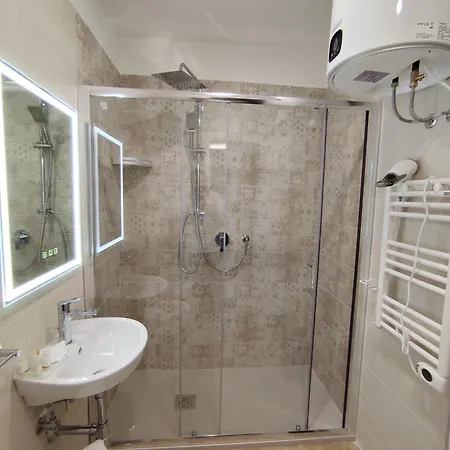 La Pietra 1911 Pensión